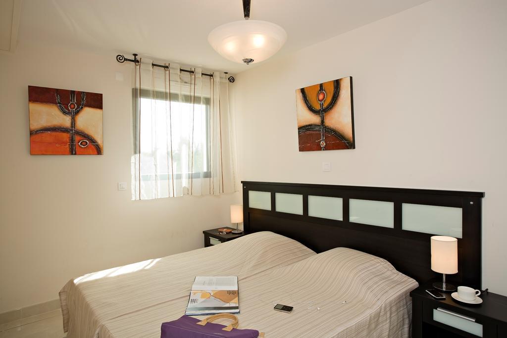 Vacanceole - Residence Carre Marine Mandelieu Zimmer foto