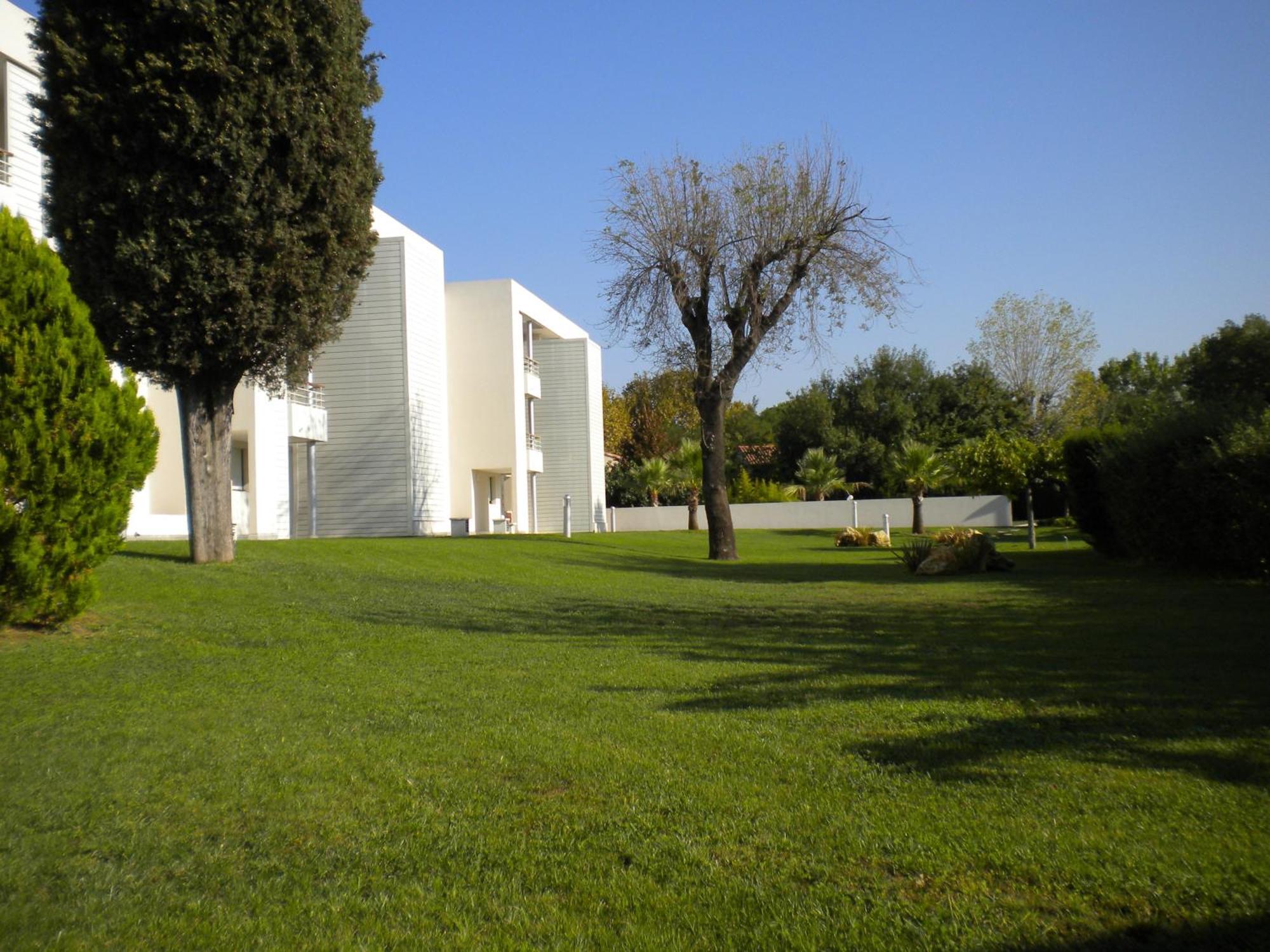 Vacanceole - Residence Carre Marine Mandelieu Exterior foto