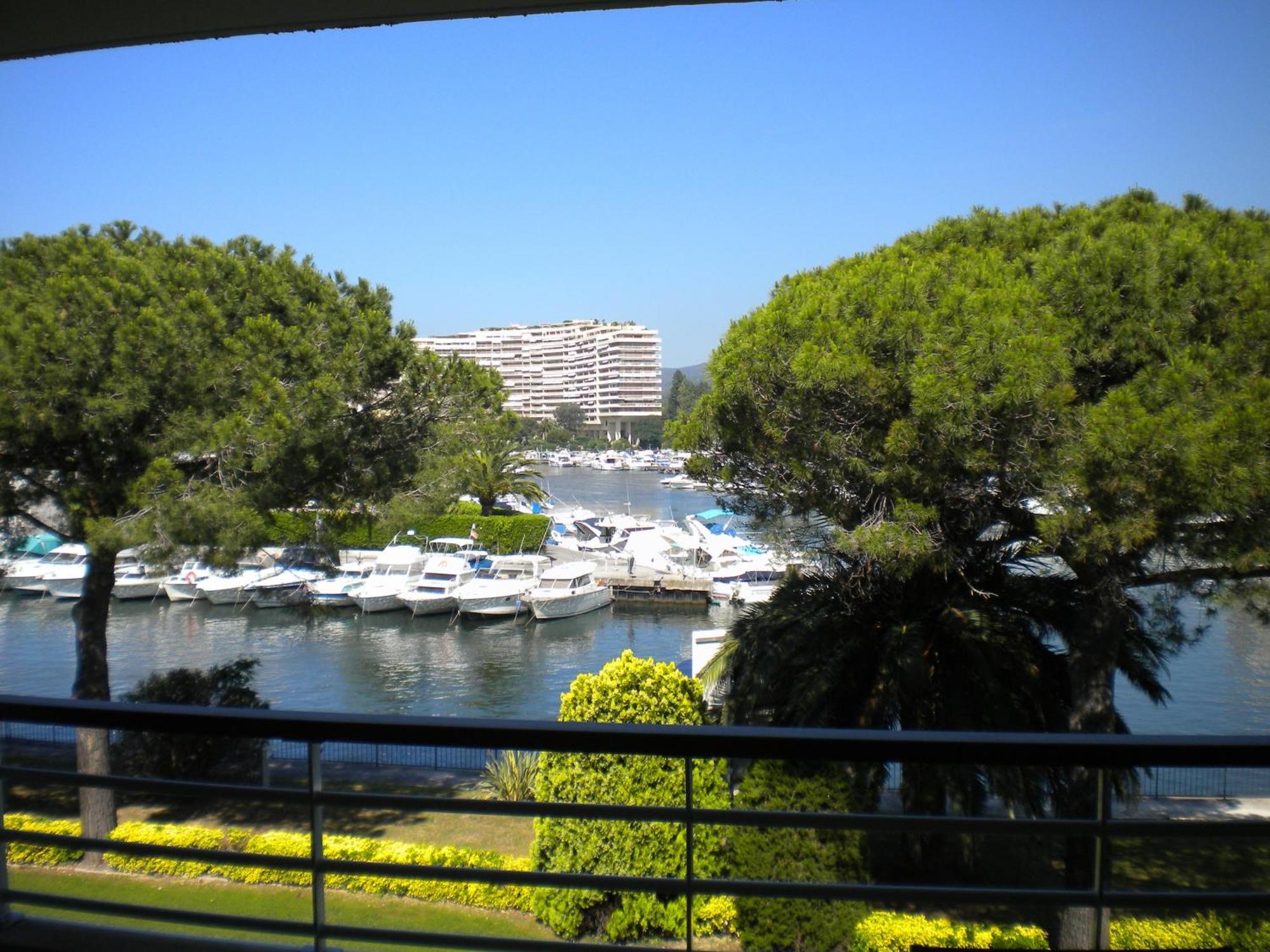 Vacanceole - Residence Carre Marine Mandelieu Exterior foto