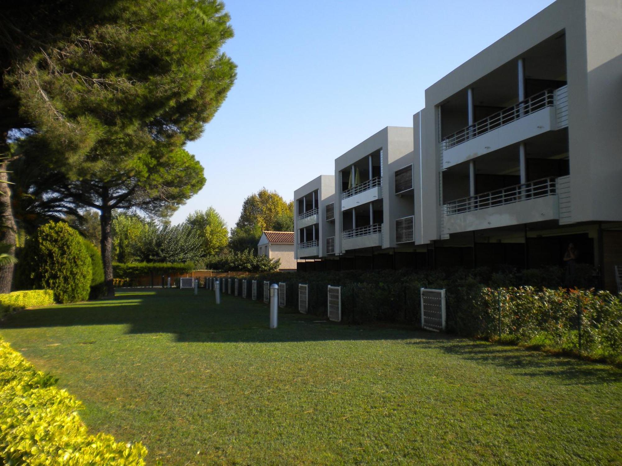 Vacanceole - Residence Carre Marine Mandelieu Exterior foto